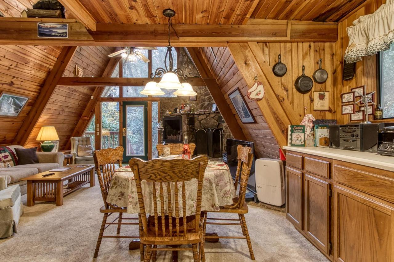 Mountain Springs Chalet Gatlinburg Exterior photo