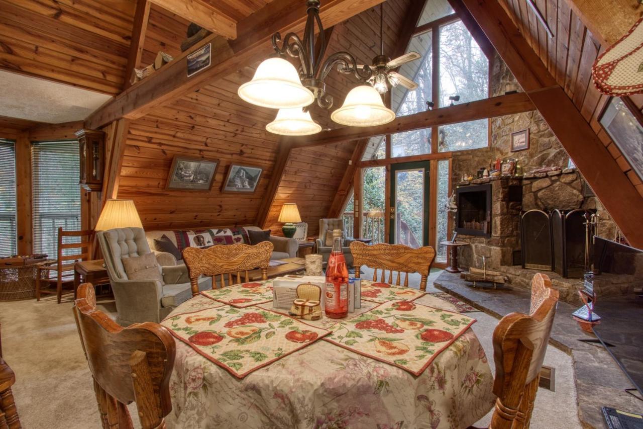 Mountain Springs Chalet Gatlinburg Exterior photo
