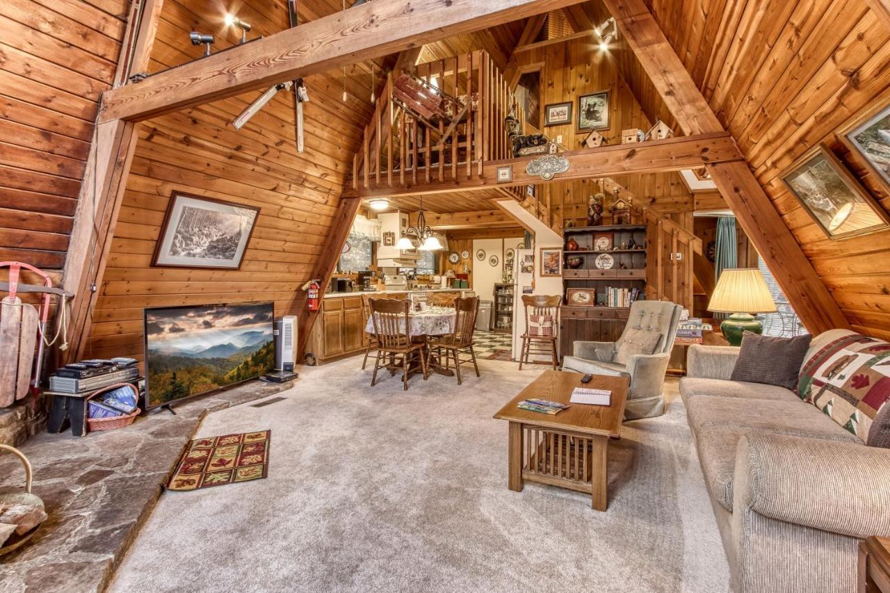 Mountain Springs Chalet Gatlinburg Exterior photo