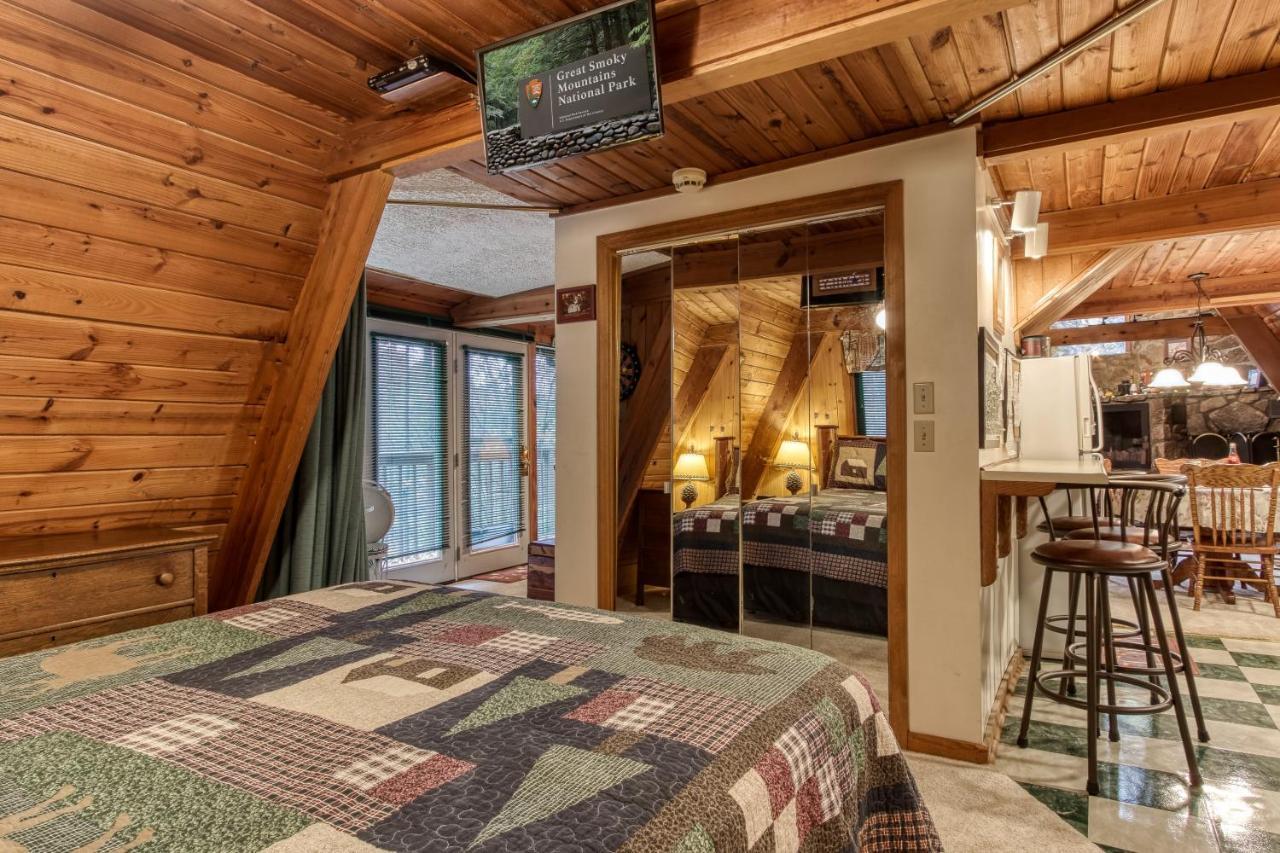 Mountain Springs Chalet Gatlinburg Exterior photo