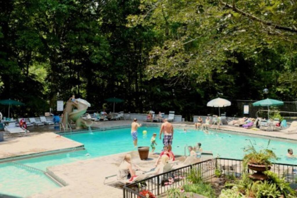 Mountain Springs Chalet Gatlinburg Exterior photo