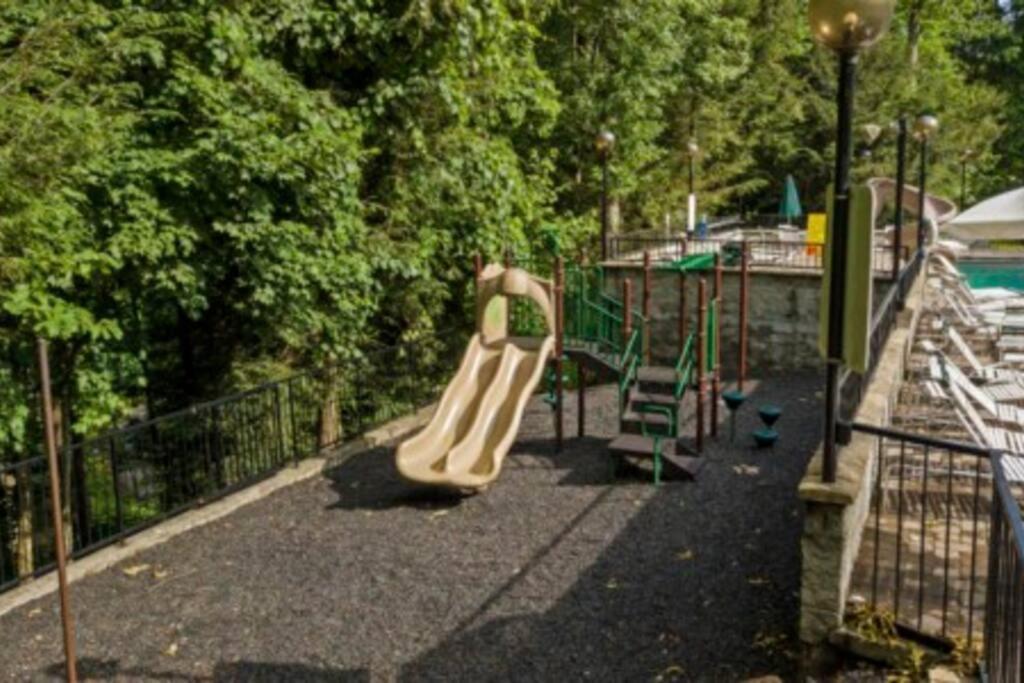 Mountain Springs Chalet Gatlinburg Exterior photo