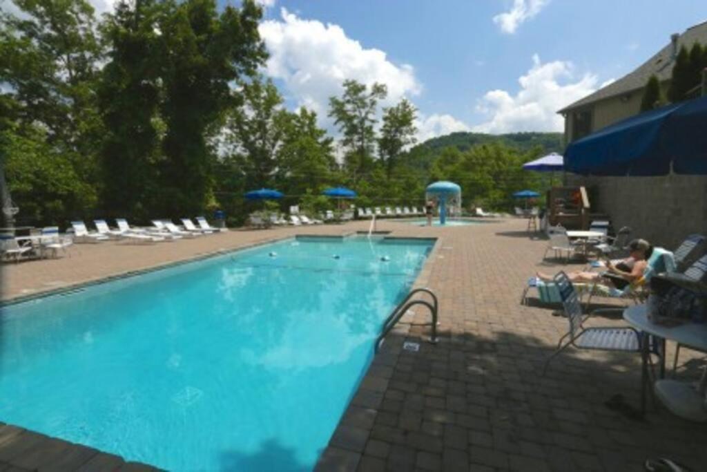 Mountain Springs Chalet Gatlinburg Exterior photo
