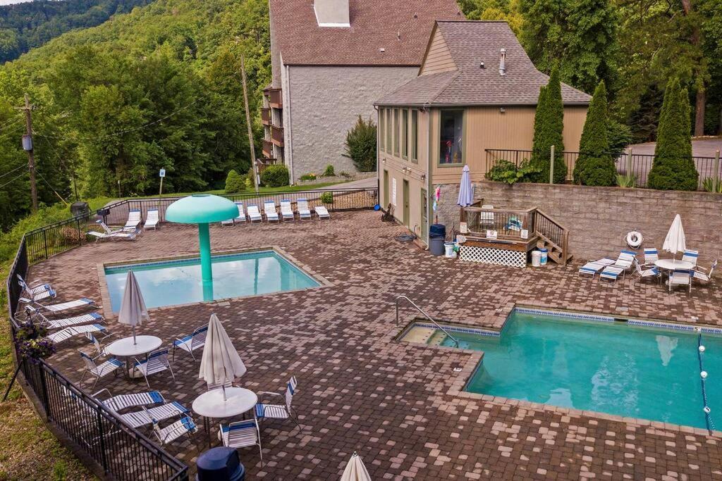 Mountain Springs Chalet Gatlinburg Exterior photo
